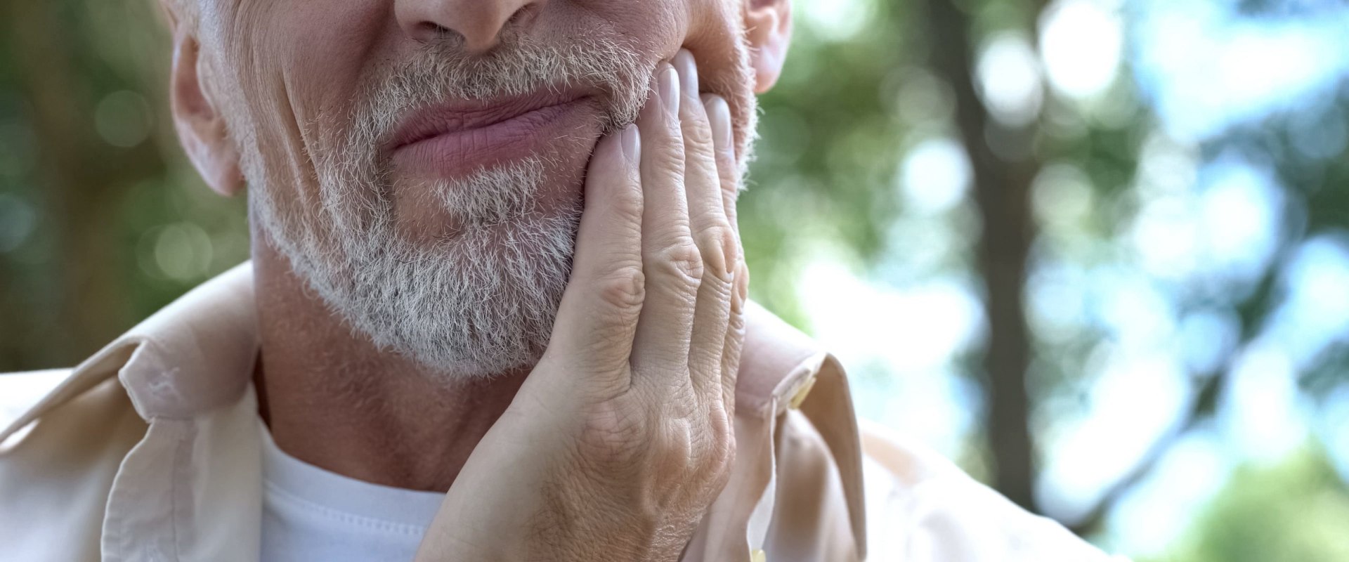 How long until dental implants stop hurting?